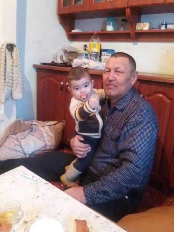 Нұрсұлтан бүркітпен және атпен